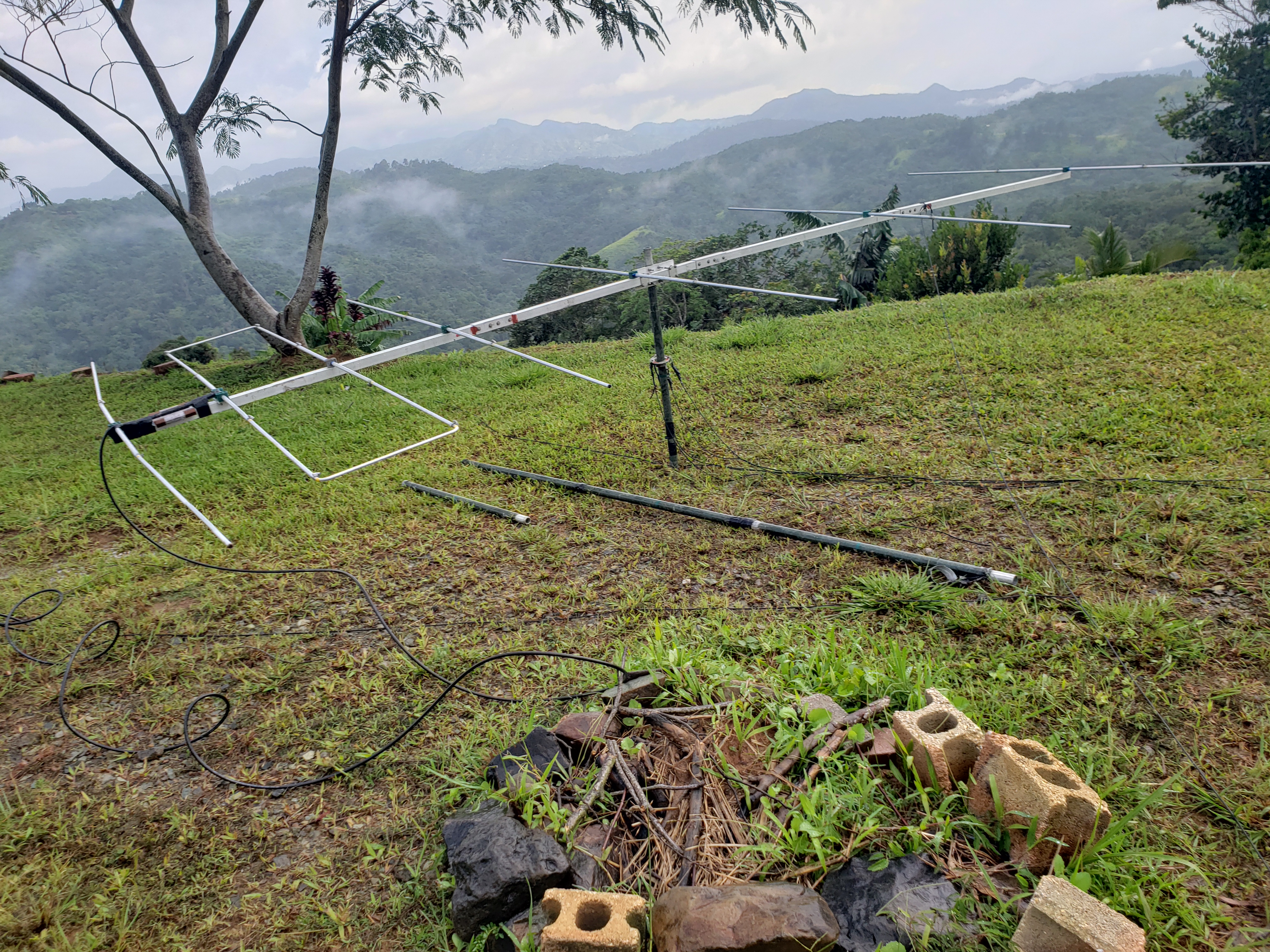 Antena reposando antes de desamblarse...