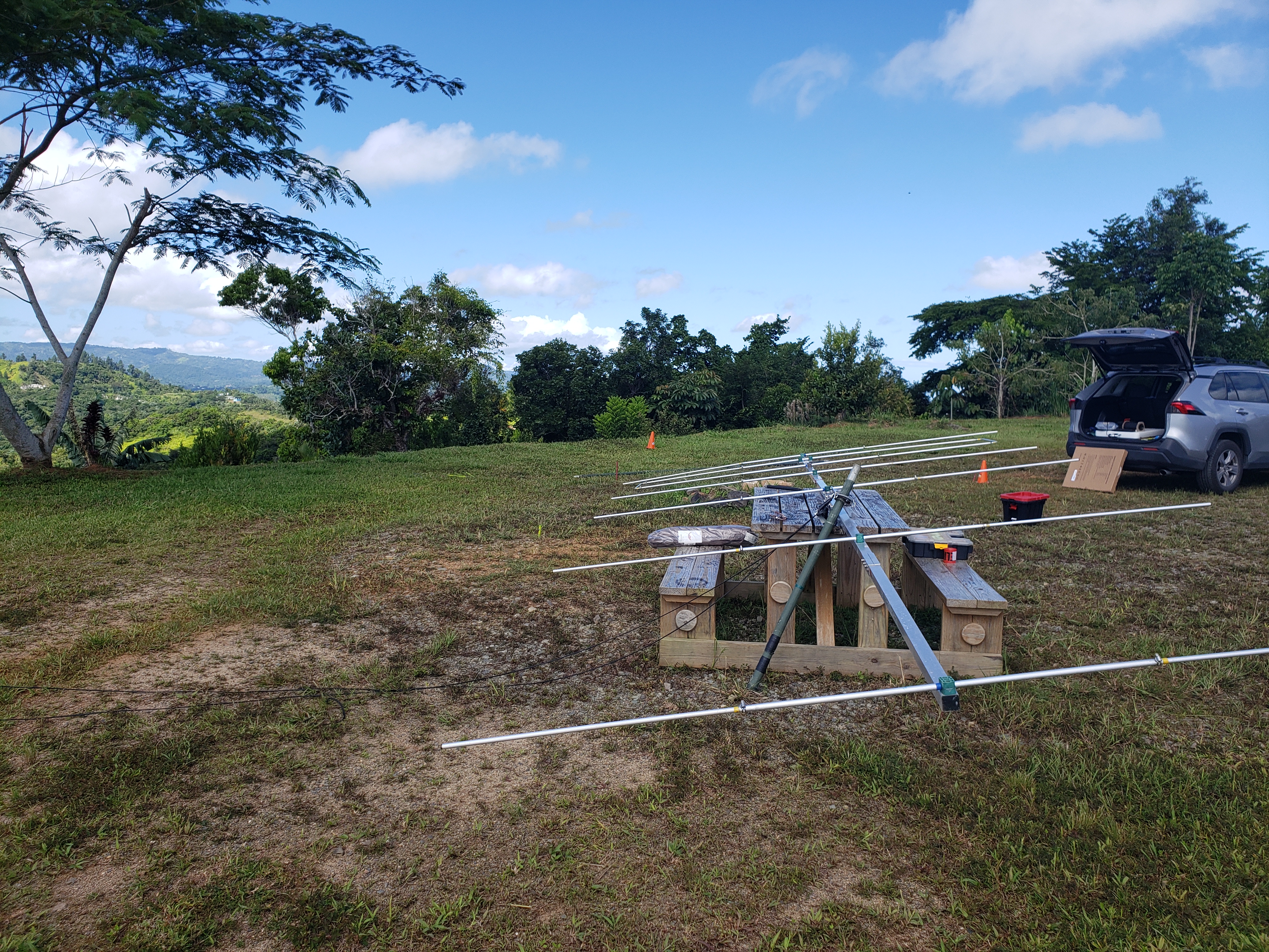 Preparando para colocar y levantar antenna Yagi LFA 6EL 6M